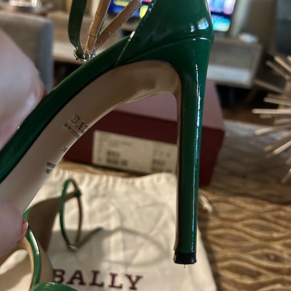 Beautiful peep toe Italian made heels. - Picture 4 of 6